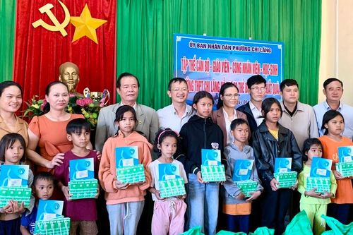 Trần Thị Út: Nữ cán bộ gương mẫu, tận tụy với cộng đồng