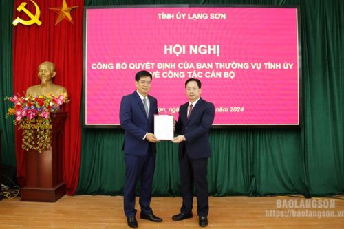 Công bố các quyết định về công tác cán bộ