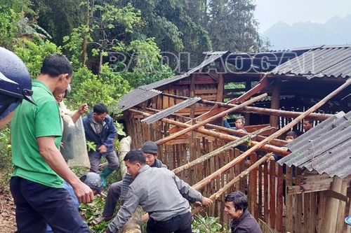Dông lốc, mưa đá làm 48 nhà dân bị hư hỏng