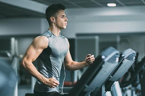 Từng Bước Tập Gym Với 7 Bài Tập Cơ Bản cho Người Mới