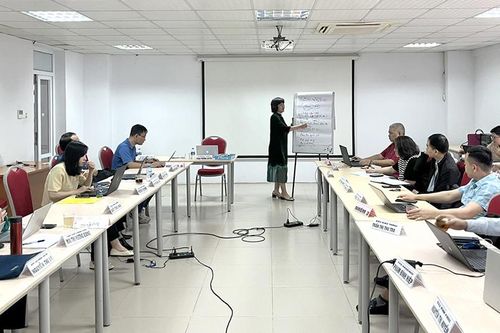 Bồi dưỡng nghiệp vụ thông tin, tuyên truyền về Đại hội Đảng bộ các cấp, hướng tới Đại hội lần thứ XIV của Đảng