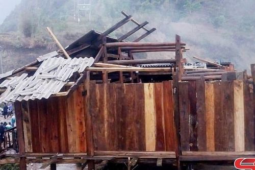 Mưa đá, gió lốc gây thiệt hại về nhà ở tại xã Chiềng Khay