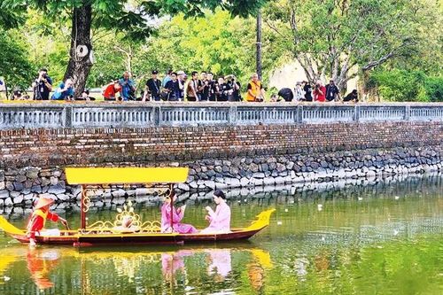 Đưa di sản Huế ra thế giới