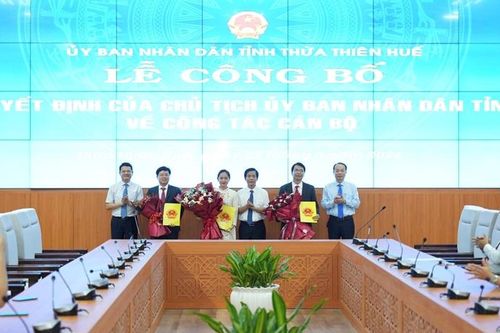 Công bố quyết định về công tác cán bộ