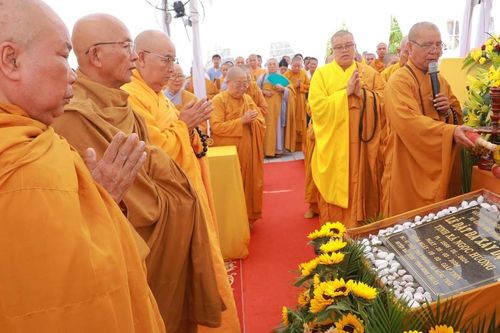 Bình Thuận: An vị tôn tượng Bồ-tát Quán Thế Âm và đặt đá xây dựng tịnh xá Ngọc Hương