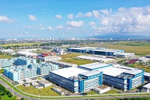 Xanh hóa khu công nghiệp, 'lót ổ' đón đại bàng