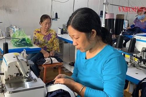Vượt khó vươn lên ở HTX Trái tim hồng
