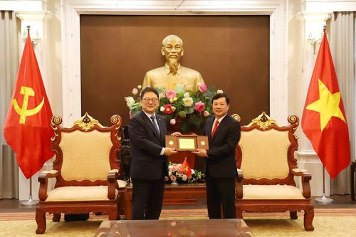 Thẩm phán TANDTC Nguyễn Văn Dũng tiếp Hiệp hội Luật sư Hàn Quốc