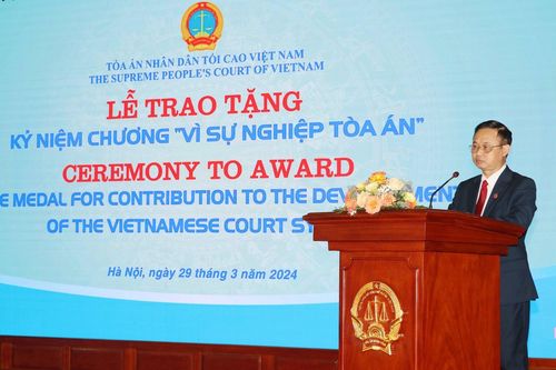 Trao tặng Kỷ niệm chương 'Vì sự nghiệp Tòa án' cho chuyên gia JICA