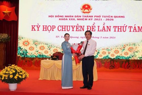 Nữ Hiệu phó giữ chức Phó Chủ tịch Ủy ban nhân dân thành phố Tuyên Quang
