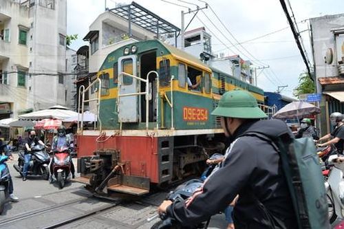 Các điểm giao cắt đường bộ và đường sắt: Đánh cược tính mạng khi vượt rào chắn