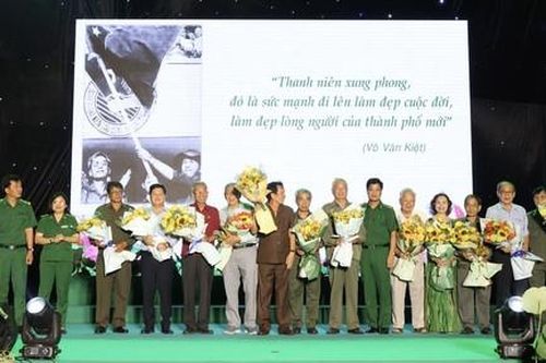Xúc động cuộc hội ngộ của hơn 1.500 đội viên TNXP các thời kỳ