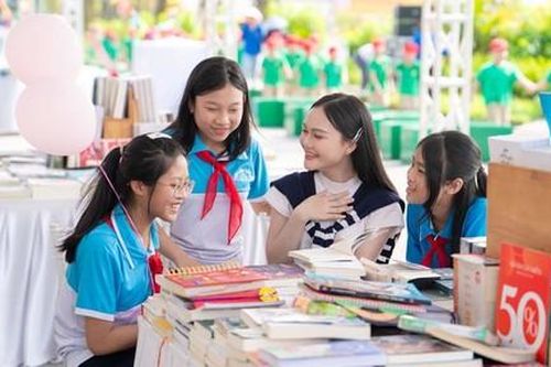 Các em nhỏ quyên góp hơn 600 cuốn sách tặng trẻ em vùng cao