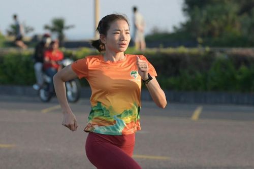 Nguyễn Thị Oanh hối hả tập luyện, sẵn sàng bảo vệ ngôi hậu Tiền Phong Marathon