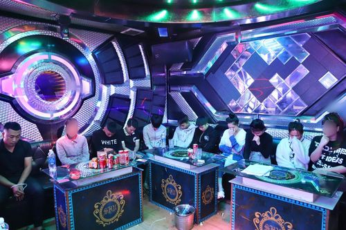 Bắt quả tang 22 thanh niên sử dụng ma túy trong quán karaoke ở Đà Lạt