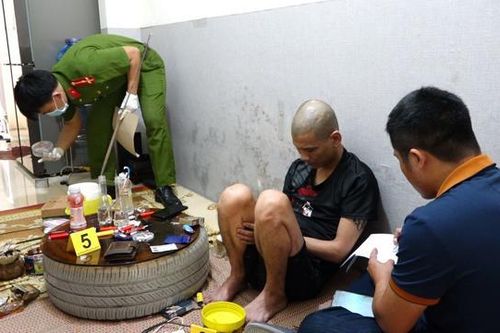 Lượng 'hàng trắng' khủng được phát hiện sau bữa tiệc ma túy