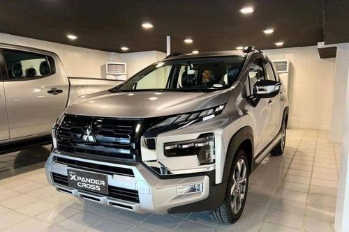 Giá lăn bánh Mitsubishi Xpander Cross mới nhất ưu đãi giảm cực sâu, sẵn sàng cạnh tranh với Suzuki XL7
