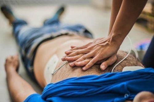 Cách ép tim, thổi ngạt cấp cứu người ngừng tuần hoàn