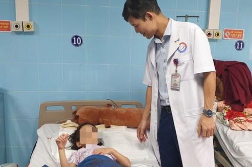 Nhiều trẻ nhập viện vì xuất huyết não, bác sĩ khuyến cáo cách nhận biết