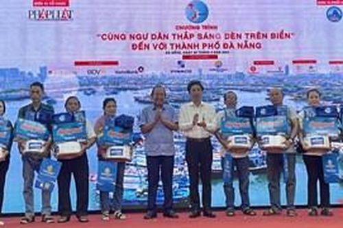 Lan tỏa Chương trình 'Cùng ngư dân thắp sáng đèn trên biển'