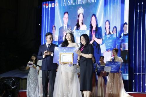 Vũ Bảo Ngân xuất sắc chinh phục vị trí Tân Hoa khôi 2023 Trường Đại học Khoa học Xã hội và Nhân văn