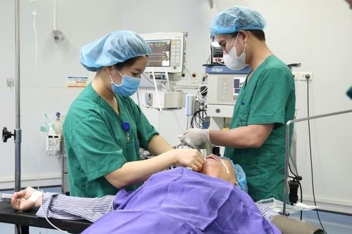Cụ ông phục hồi tốt sau 3 ngày mổ cắt ung thư đại tràng