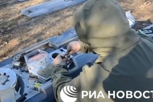 Kỹ thuật viên Nga 'mổ xẻ' tên lửa Anh viện trợ cho Ukraine