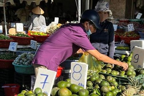 Trái cây rẻ không tưởng, cam sành chỉ 7.000 đồng/kg