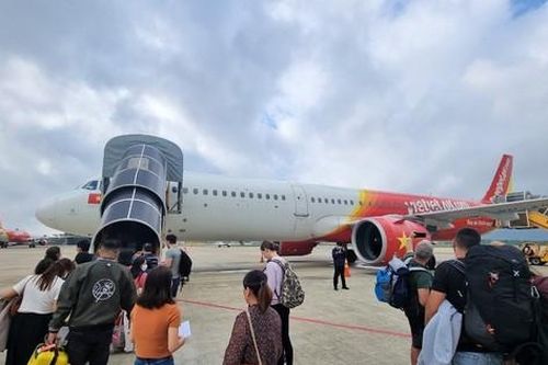 Lãnh đạo Cục Du lịch nói gì việc giá vé máy bay cao?