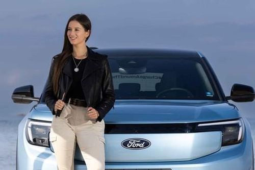 Tài xế nữ cùng Ford Explorer điện lập kỷ lục đi vòng quanh thế giới