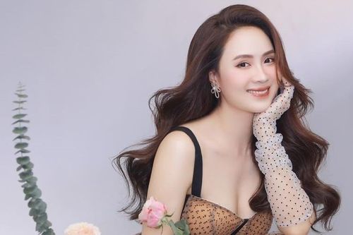 Hồng Diễm tuổi 41 gợi cảm, gây tò mò với hôn nhân giấu kín