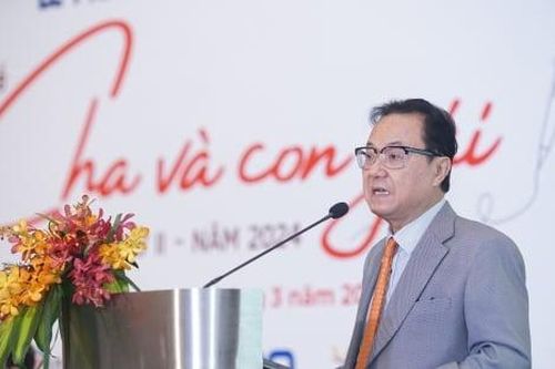 Nhà thơ Hồng Thanh Quang: 'Nếu mỗi người là hạt giống thì gia đình chính là vườn ươm'
