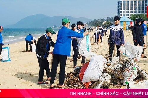 400 đoàn viên ra quân làm sạch bãi biển Thiên Cầm
