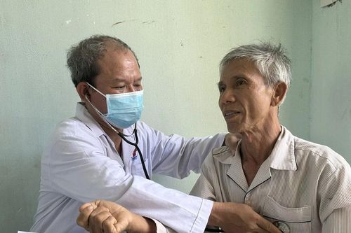 Chăm sóc sức khỏe, khám chữa bệnh cho người dân tại đảo Lý Sơn