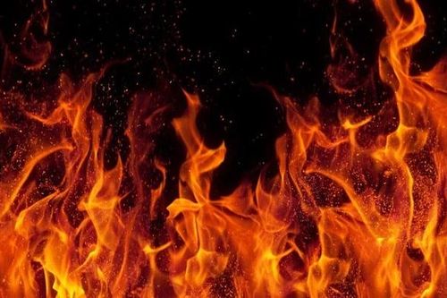 Hỏa hoạn lớn xảy ra tại một kho đạn của Indonesia