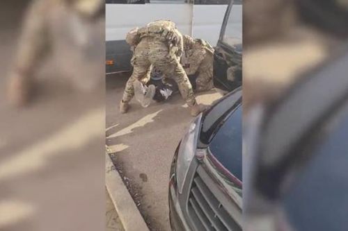 Nga công bố video bắt giữ ba người nước ngoài đang âm mưu khủng bố