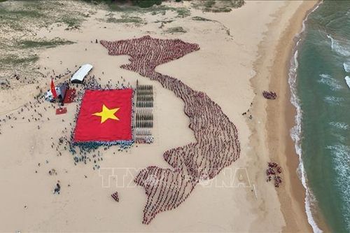 Trang nghiêm, xúc động Lễ Thượng cờ Tổ quốc tại Bãi Môn - Mũi Điện