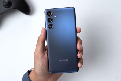 Ảnh chi tiết Samsung Galaxy M55 5G vừa ra mắt, giá cao ngất ngưởng