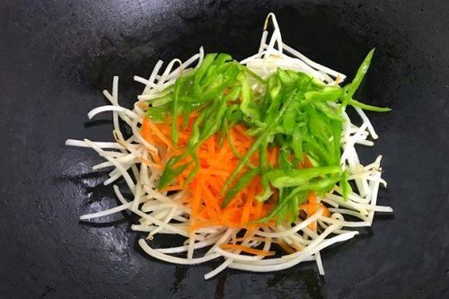 Loại rau này chỉ trồng 3 ngày là ăn được, đem xào chay được món đơn giản, ngon miệng và bổ dưỡng
