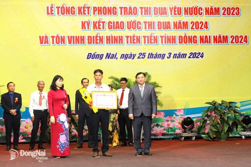 Những lão nông tích cực học Bác