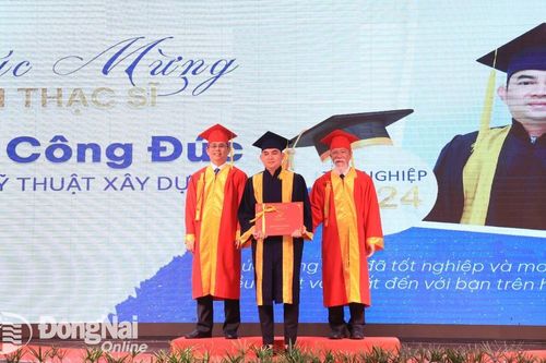 Gần 350 học viên, sinh viên Trường đại học Lạc Hồng nhận bằng tốt nghiệp