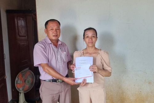 Báo Gia Lai trao tiền hỗ trợ của bạn đọc cho hoàn cảnh khó khăn tại xã Nghĩa Hòa