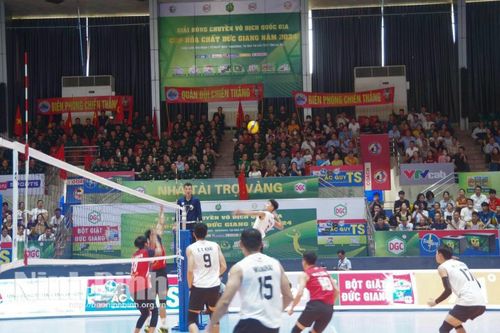 Giải bóng chuyền vô địch Quốc gia 2024: Nam LP Bank Ninh Bình khởi đầu không thuận lợi