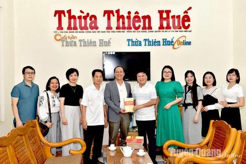Báo Tuyên Quang trao đổi nghiệp vụ tại Báo Thừa Thiên Huế