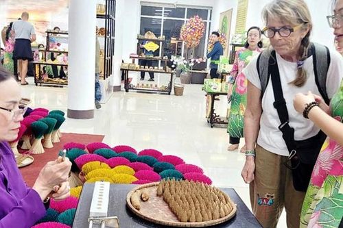 Khai thác thế mạnh du lịch làng nghề