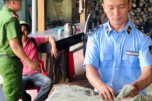 Đà Nẵng: Khám phương tiện vận tải, phát hiện 1.550 túi xách nhập lậu