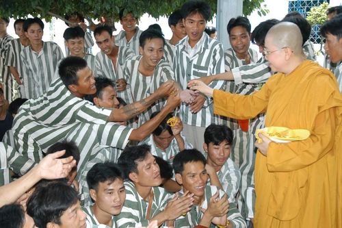 Từ hôm nay, 30-3-2024, người bị tạm giam được sử dụng kinh sách để bày tỏ niềm tin tôn giáo