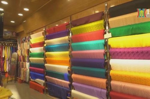 Truyền thống nghìn năm của làng nghề dệt lụa Vạn Phúc