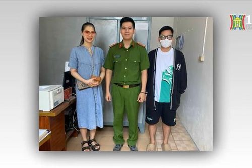 Trao trả ví tiền thất lạc cho người đánh rơi