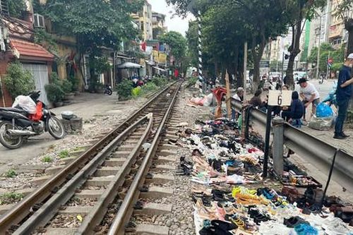 Vi phạm hành lang an toàn đường sắt: Phải đề cao ý thức của người dân